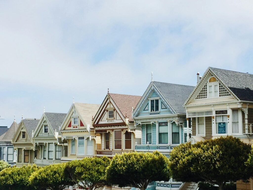 pexels-photo-1370704-1370704 Iconic Painted Ladies Victorian houses in San Francisco with clear blue skies.